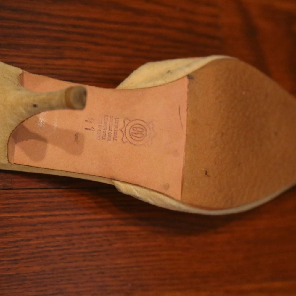 SHOES - Picture 2 of 2